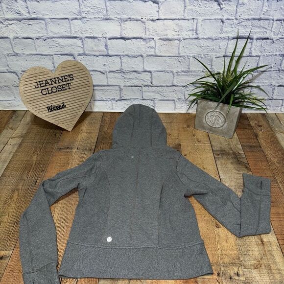 Lululemon Throw Me Over Hoodie
Vintage Sports Grey - Picture 5 of 14